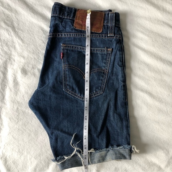 VINTAGE Leviās Denim Distressed Cutoff Shorts - Picture 7 of 10